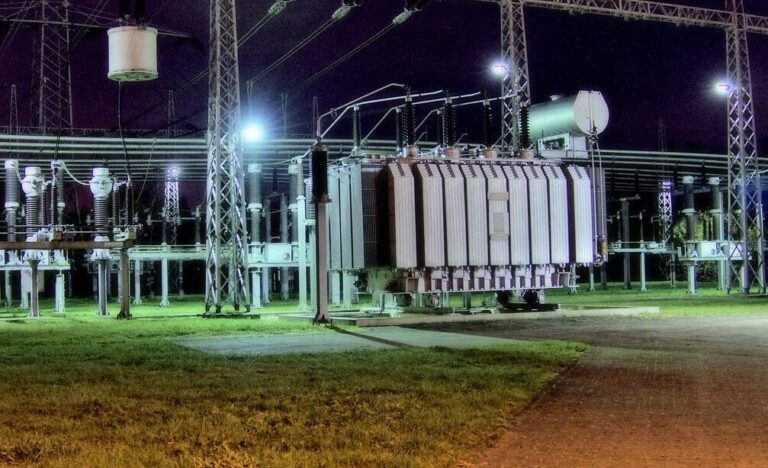 【最強のわかりやすさ】変電所の仕組み、役割とは?簡単に解説! – 電気の泉